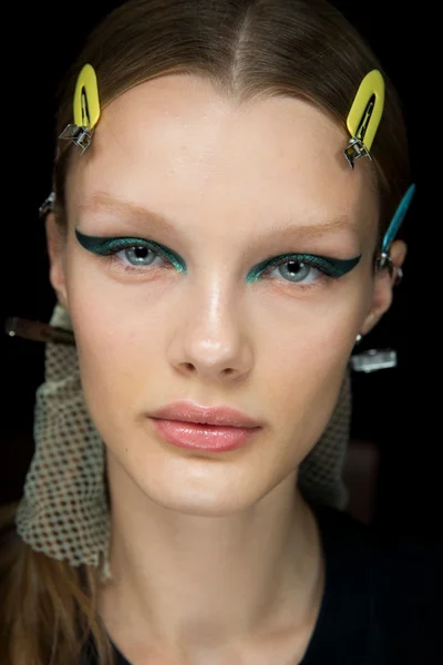 Look 3